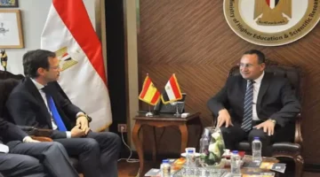 وزير التعليم العالي يبحث تعزيز الشراكات الاستراتيجية مع إسبانيا وجامعة IE العالمية